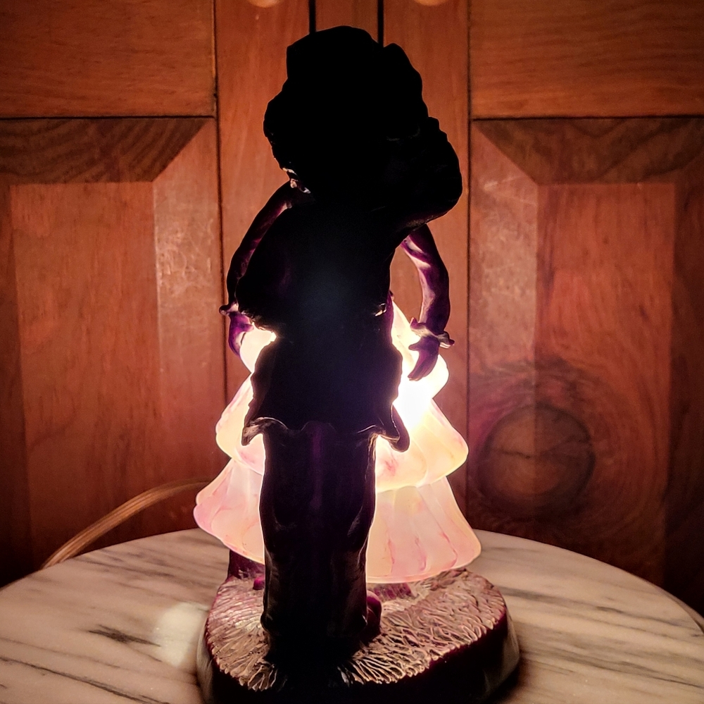 Romantic Silhouette Lamp with Pink Glow - Picture 11 of 12